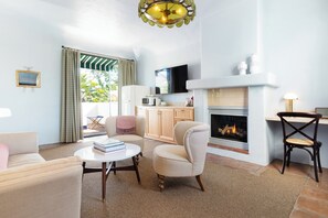 Apartment, 1 King Bed, Balcony (El Apartamento) | Living area | 40-inch LCD TV with digital channels, TV, fireplace - Palihouse Santa Barbara (Santa Barbara)