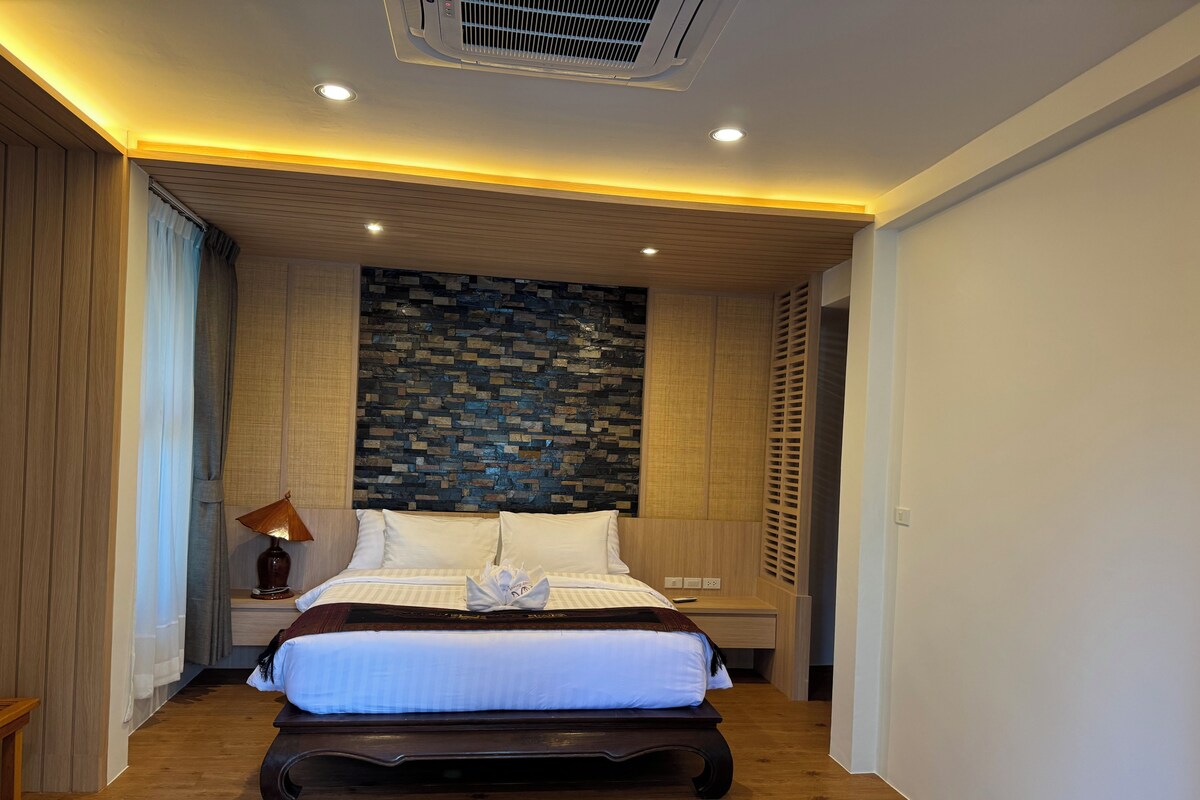Luxury Pool Villa | Minibar, in-room safe, desk, blackout drapes