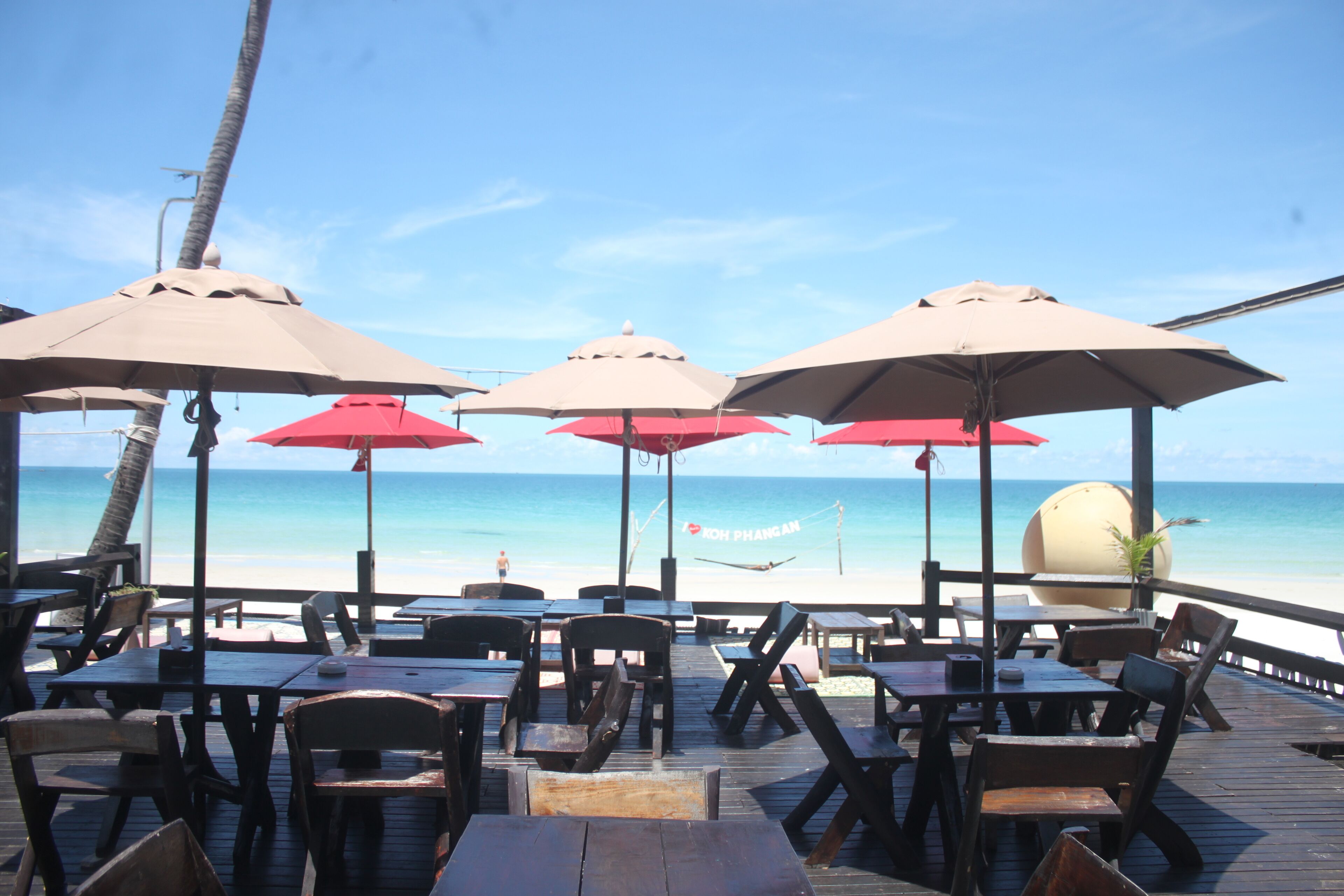Breakfast, lunch, dinner served; Thai cuisine, beach views 