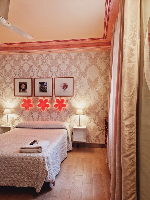 Habitación doble | Ropa de cama de alta calidad y decoración personalizada 