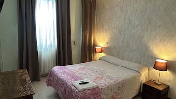 Habitación doble | Ropa de cama de alta calidad y decoración individual