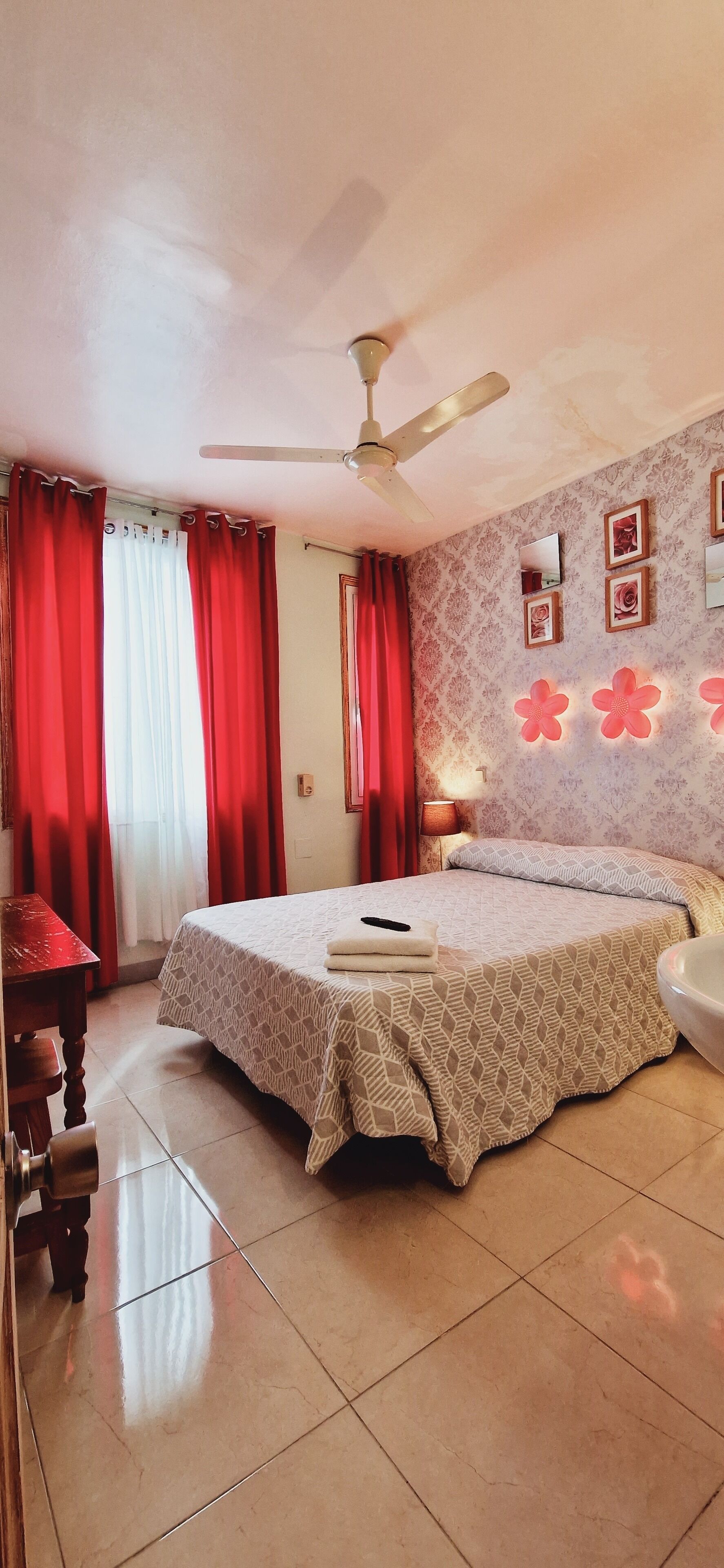 Doppelzimmer | Hochwertige Bettwaren, individuell dekoriert, individuell eingerichtet