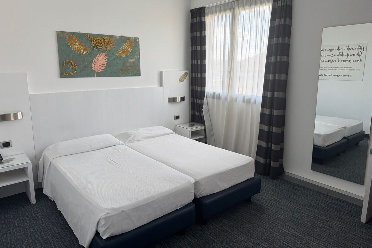 Down duvets, in-room safe, desk, blackout curtains