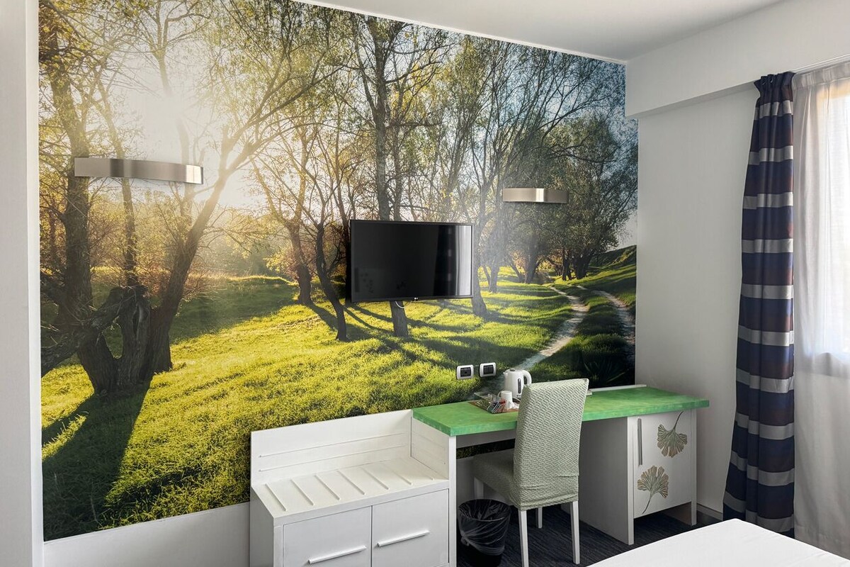 Down duvets, in-room safe, desk, blackout curtains