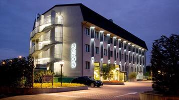 Vista frontal de la propiedad