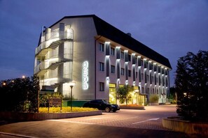 Front of property - B&B HOTEL Milano Cologno Sporting (Cologno Monzese)