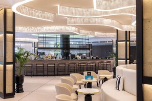 2 bars/lounges, poolside bar - Golden Bahía de Tossa & Spa (Tossa de Mar)