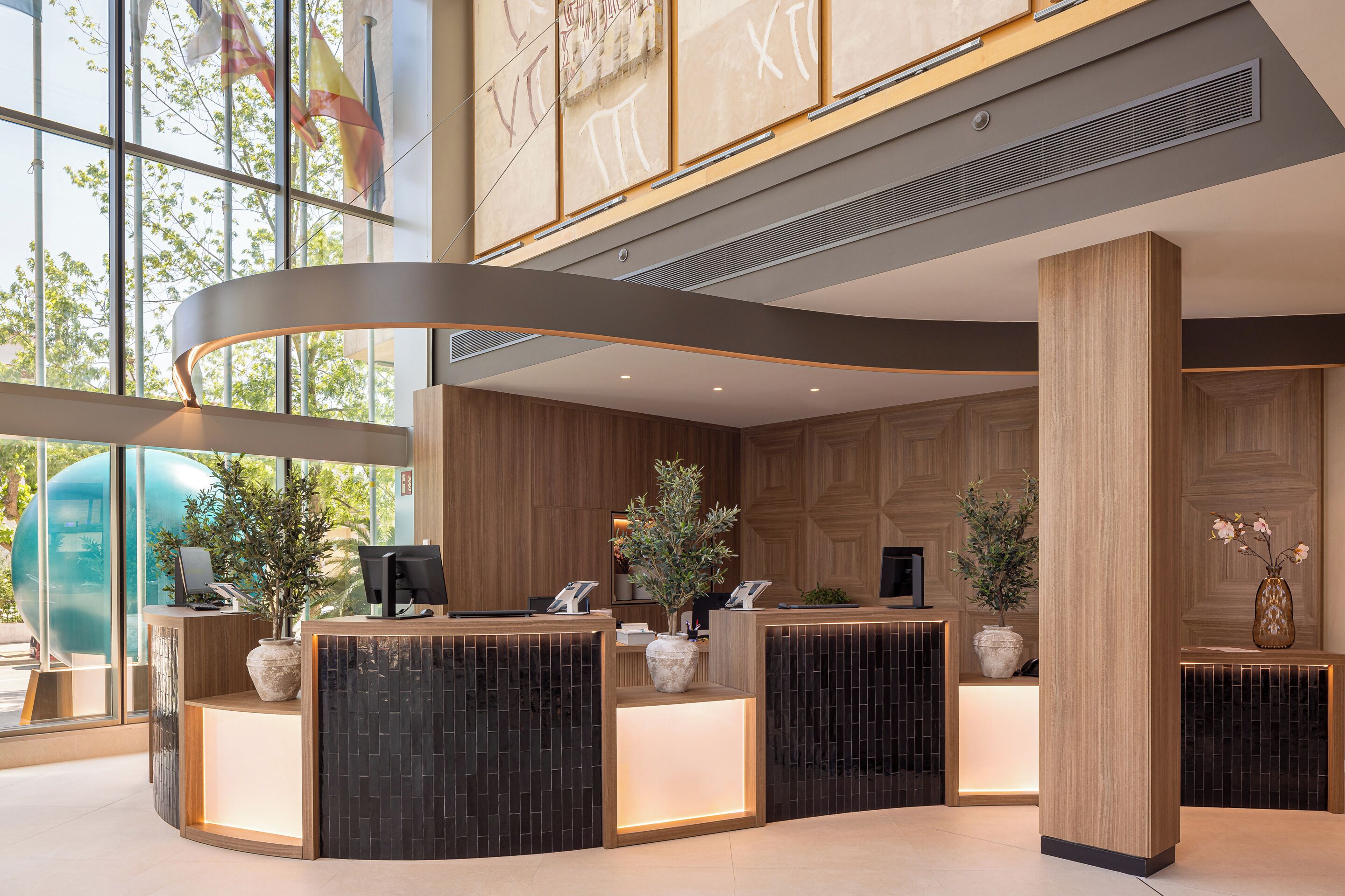 ฝ่ายต้อนรับ