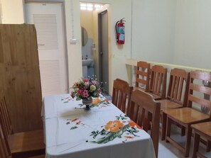 Lobby sitting area - Seventeen Hostel (Ko Pha-ngan)