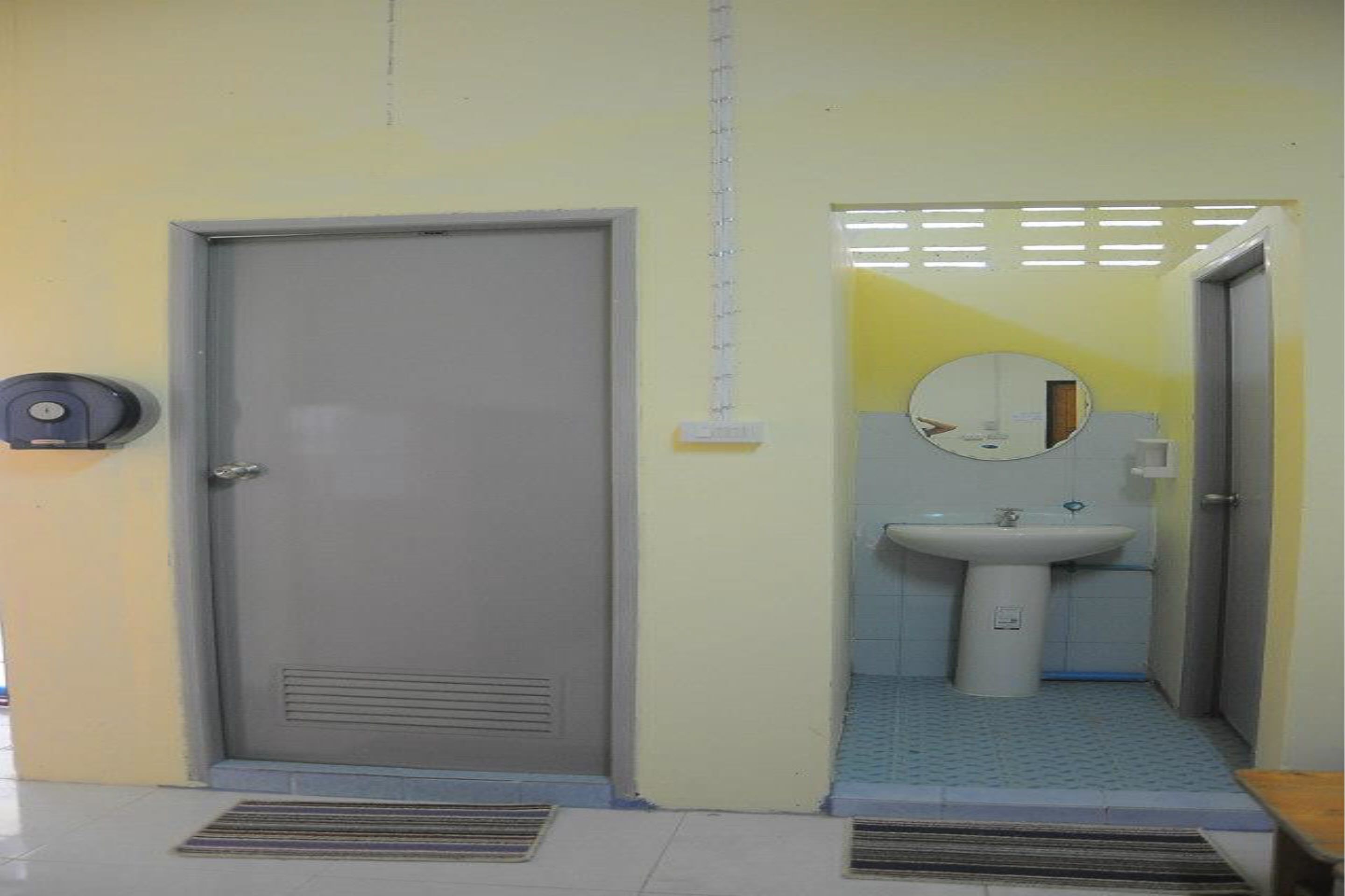 Chuveiro, produtos de toalete grátis