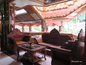 Coin salon dans le hall