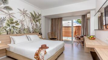 Superior Double Room with External Whirlpool | In-room safe, blackout drapes