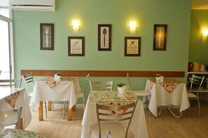 包每日自助早餐