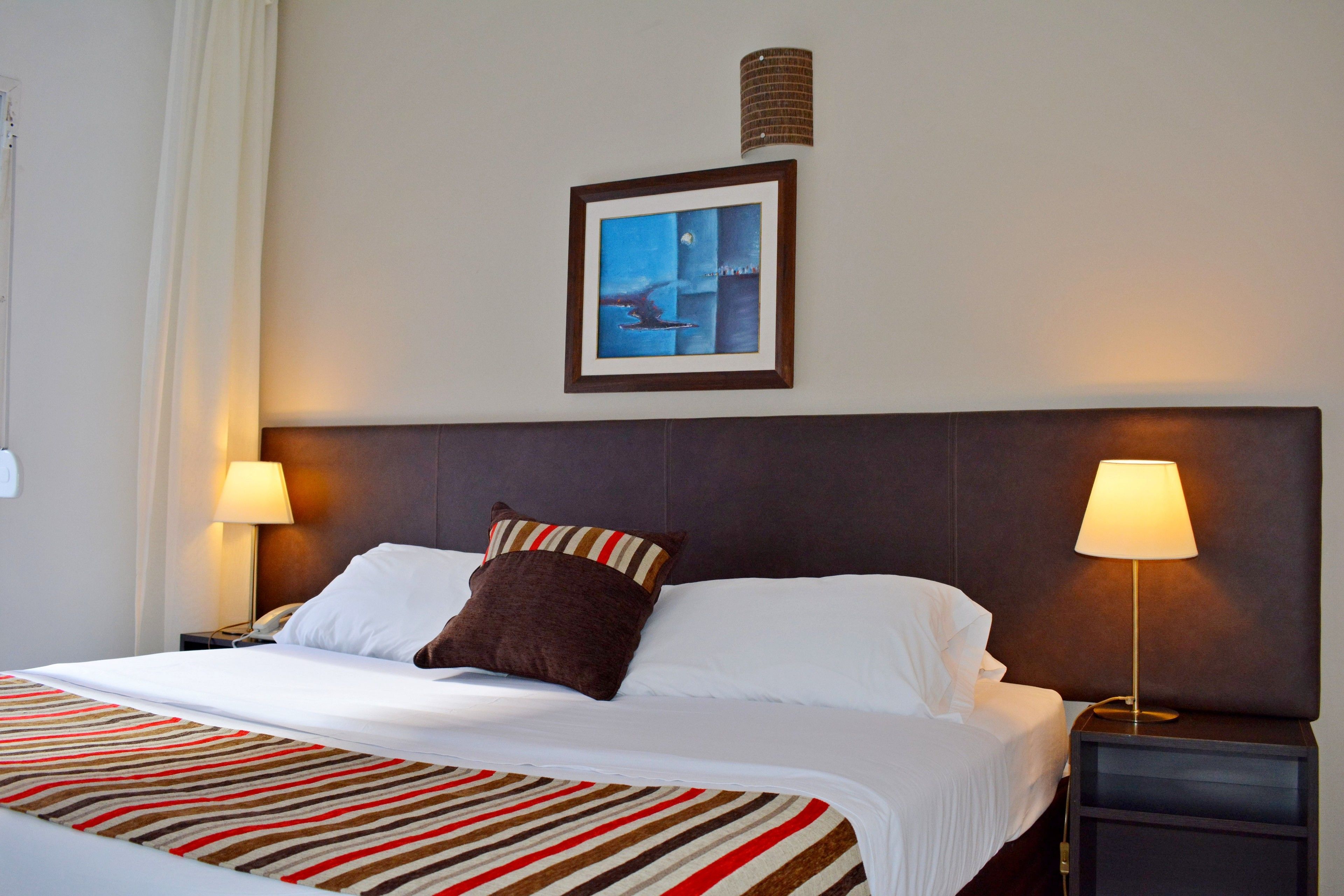 Minibar, caja fuerte, cortinas opacas y cunas gratuitas