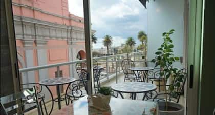 De la Plaza Hotel