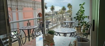 De la Plaza Hotel