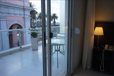 De la Plaza Hotel