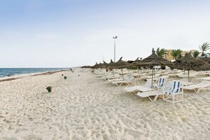 Suite junior, vistas al mar | Playa | Ubicación a pie de playa