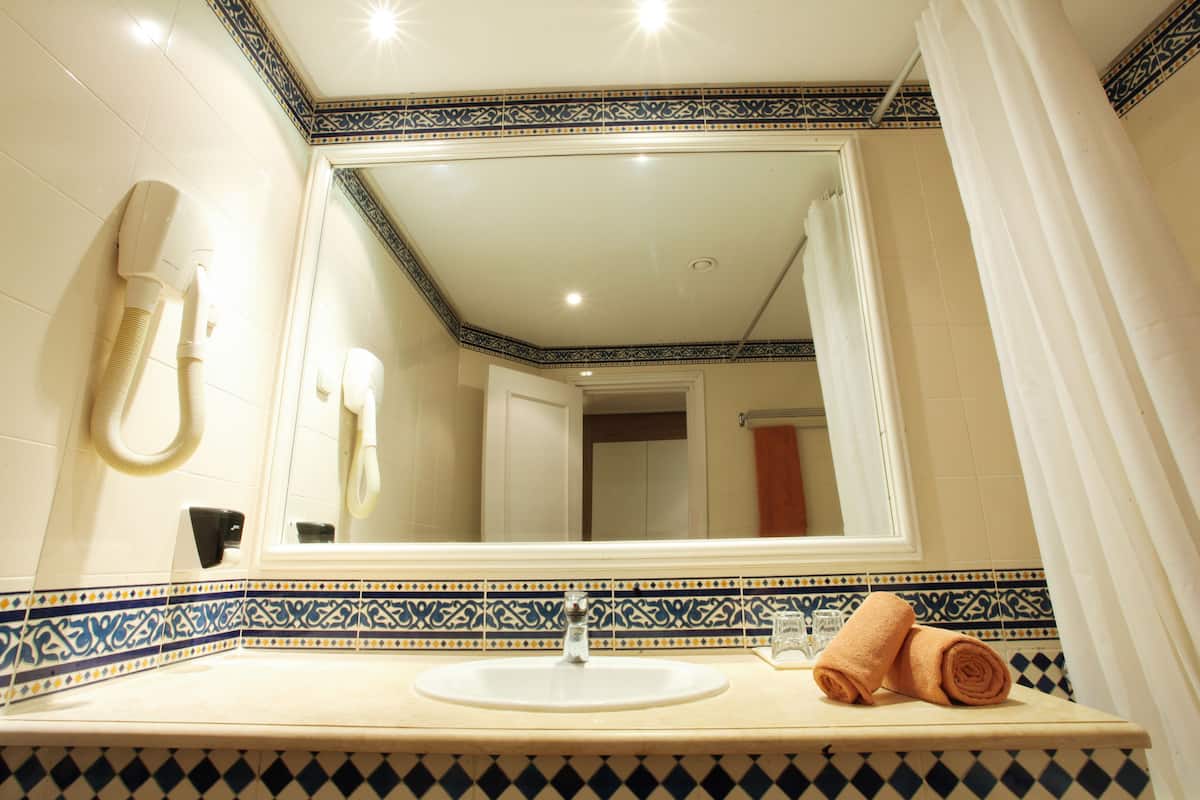 1 bedroom, Egyptian cotton sheets, minibar, in-room safe