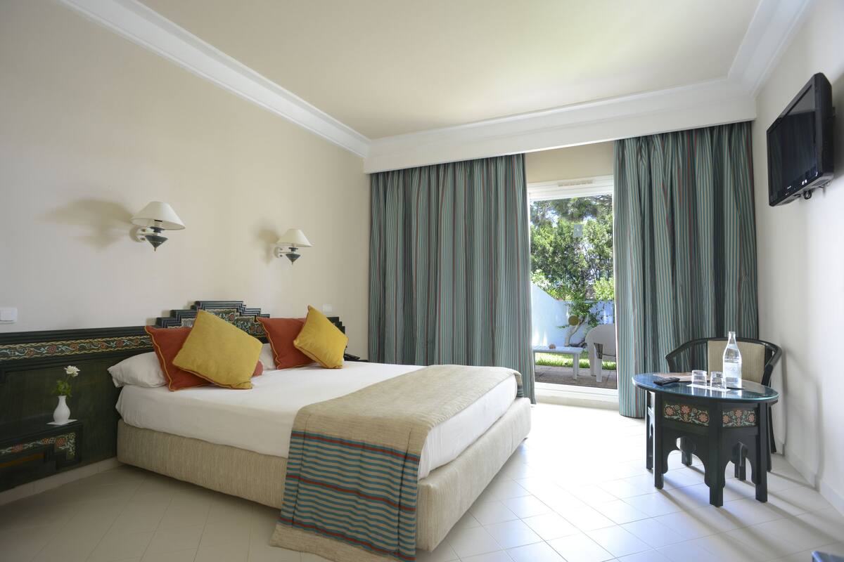 Bungalow (Double Standard) | Minibar, in-room safe, WiFi (free)