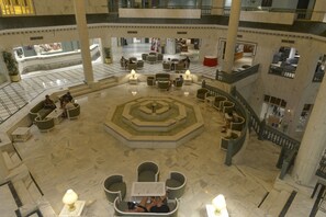 Coin salon dans le hall