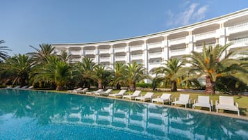 Indoor pool, 2 outdoor pools, pool umbrellas, pool loungers