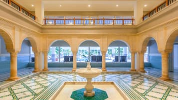 Couples treatment room(s), sauna, hot tub, steam room
