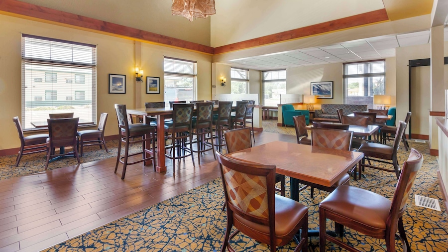 Best Western Golden Prairie Inn & Suites