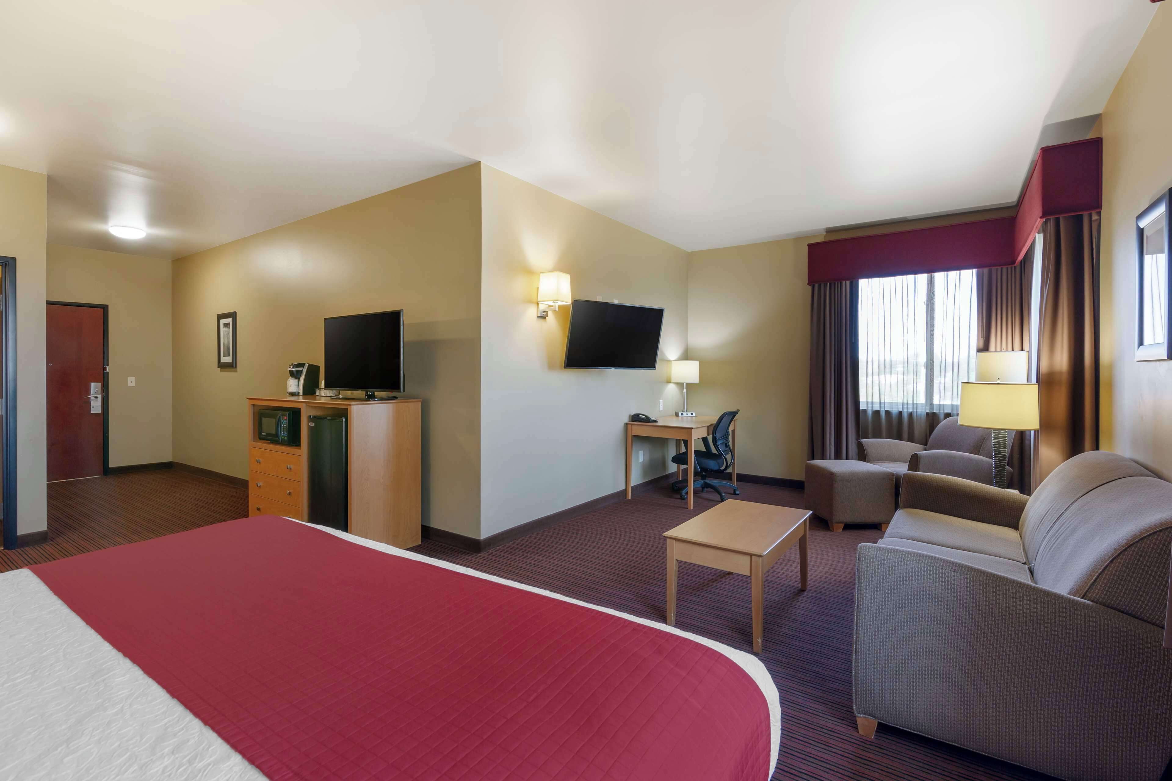 suite, 1 king bed, non smoking, refrigerator & microwave | desk, laptop workspace, iron/ironing board, free cots/infant beds
