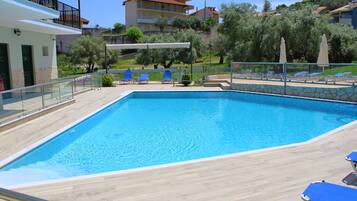 Seasonal outdoor pool, pool umbrellas, sun loungers