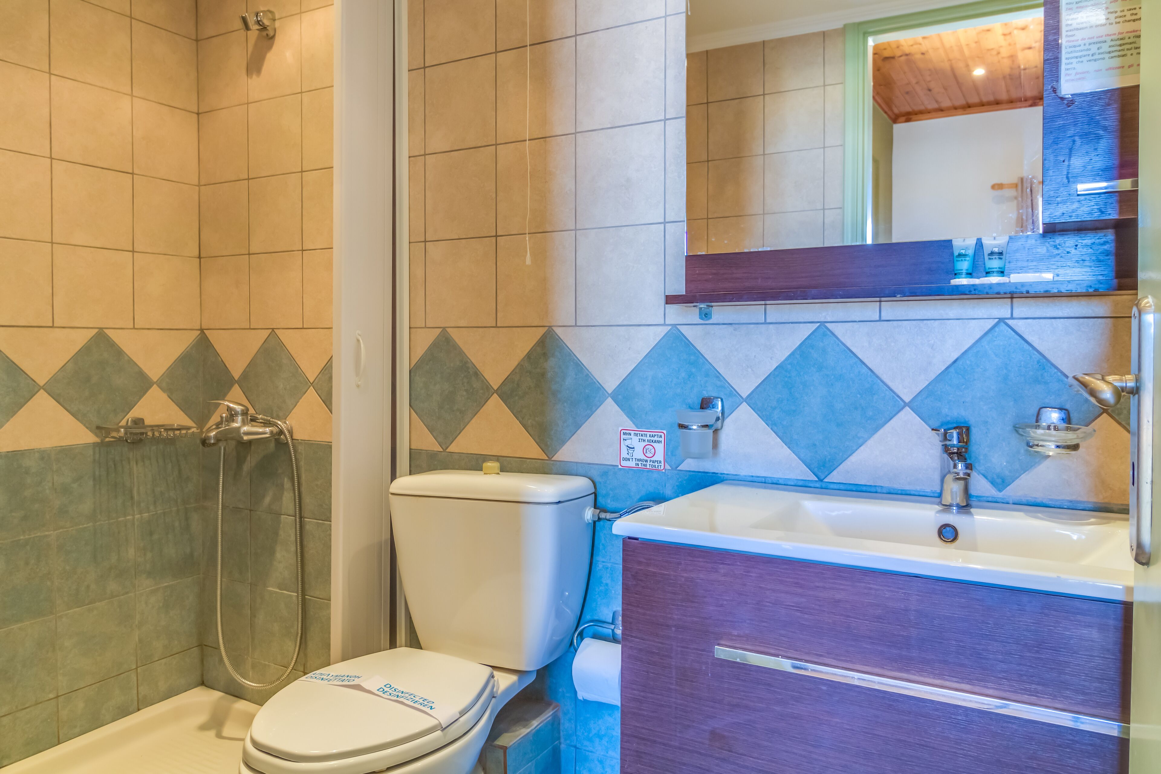 double room | bathroom | shower, free toiletries, hair dryer, towels