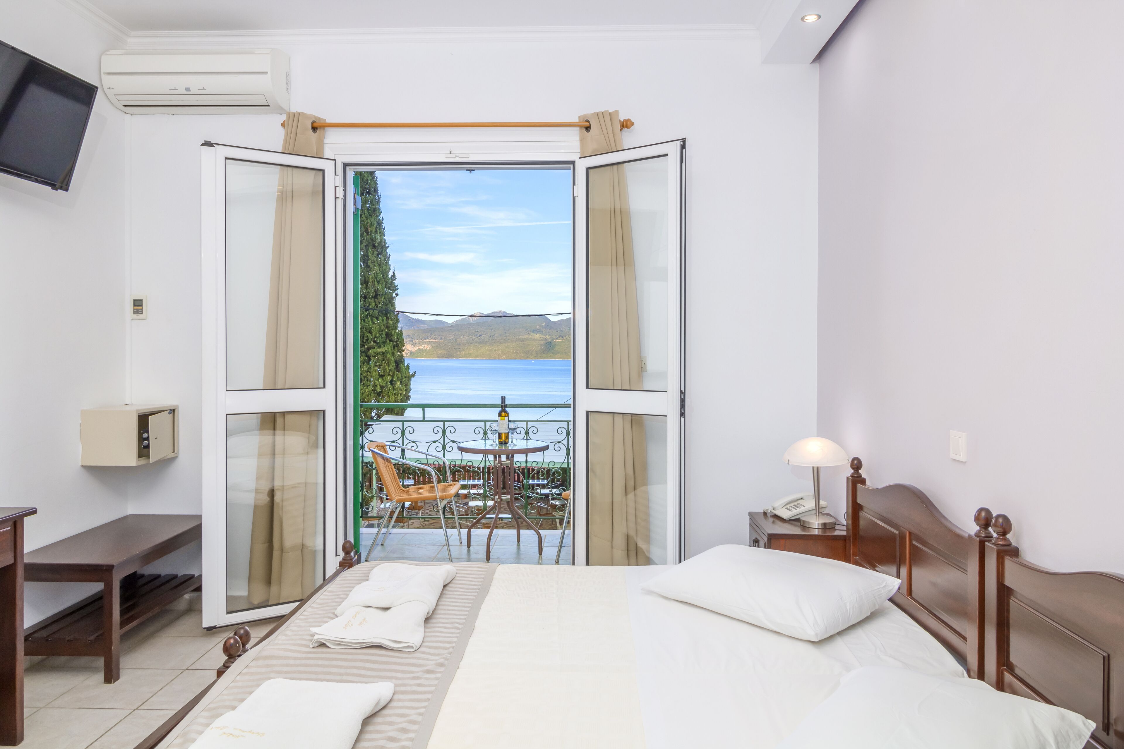 double room, sea view | 1 bedroom, minibar, in-room safe, blackout curtains