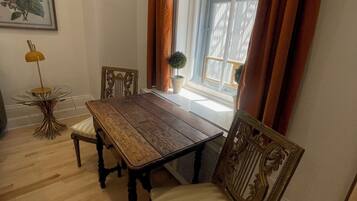 Chambre Standard, 1 grand lit | Literie de qualité, décor unique, ameublement unique