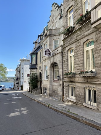 Front of property. Hotel Le Château de Pierre