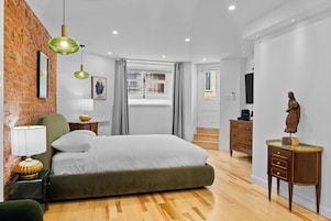 Habitación familiar doble, 2 camas dobles, planta baja | Ropa de cama de alta calidad y decoración individual