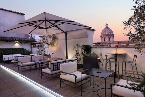 Terrace Pantheon Relais