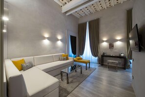 Egyptian cotton sheets, premium bedding, down comforters, minibar - Terrace Pantheon Relais (Rome)