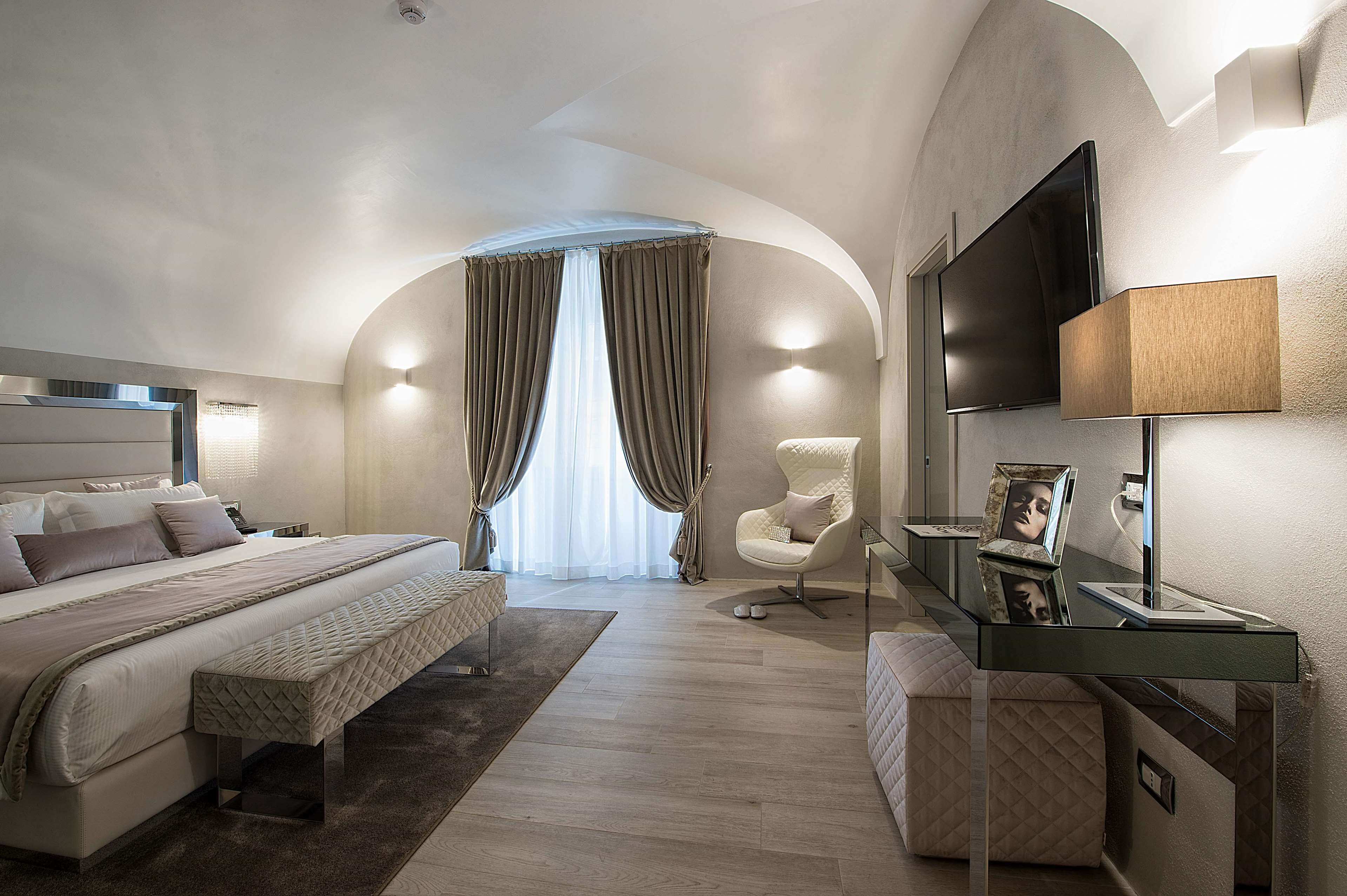 egyptian cotton sheets, premium bedding, down duvets, minibar