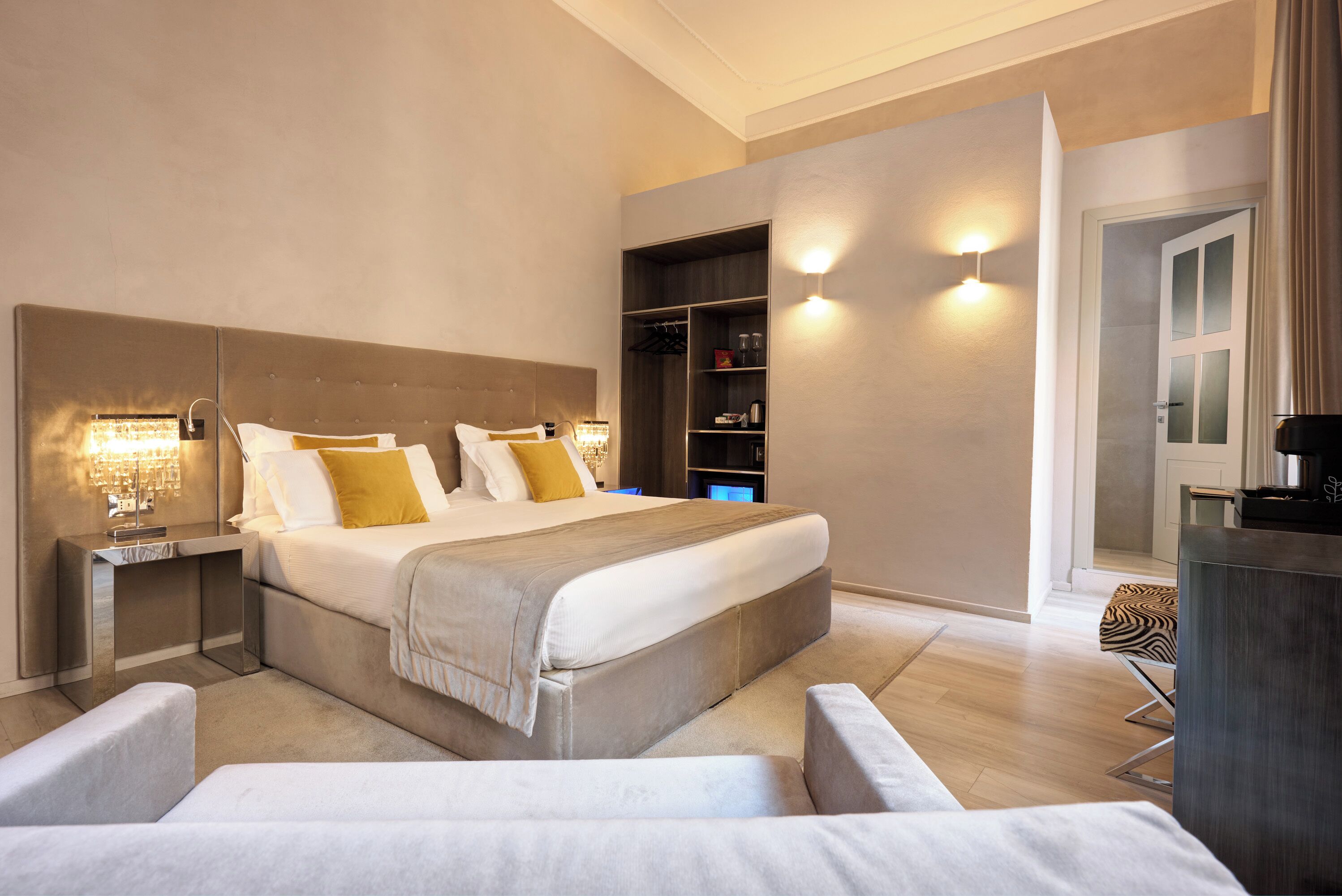 executive room | egyptian cotton sheets, premium bedding, down duvets, minibar