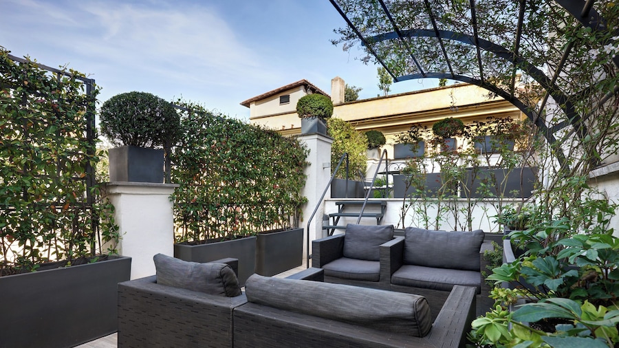 Terrace Pantheon Relais
