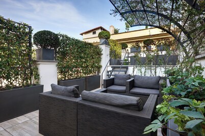 Terrace Pantheon Relais