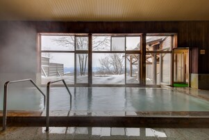 Caja de seguridad en la habitación y escritorio 