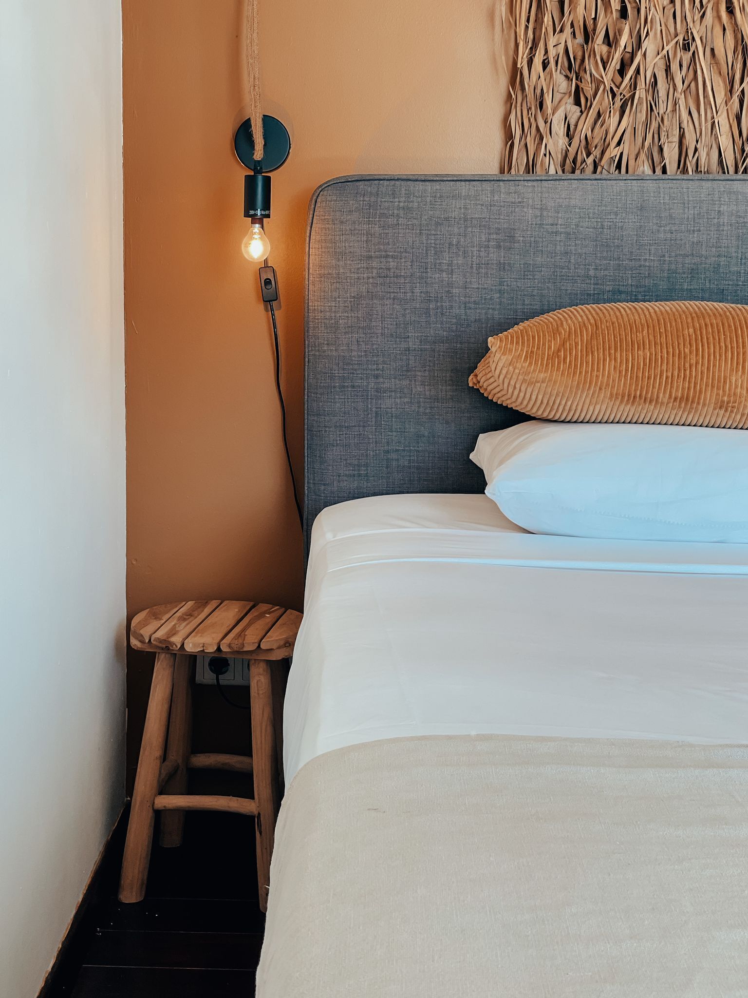 Ropa de cama de alta calidad y minibar 