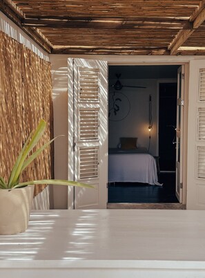 Deluxe Room, Ocean View | Terrace/patio - BijBlauw Hotel (Willemstad)