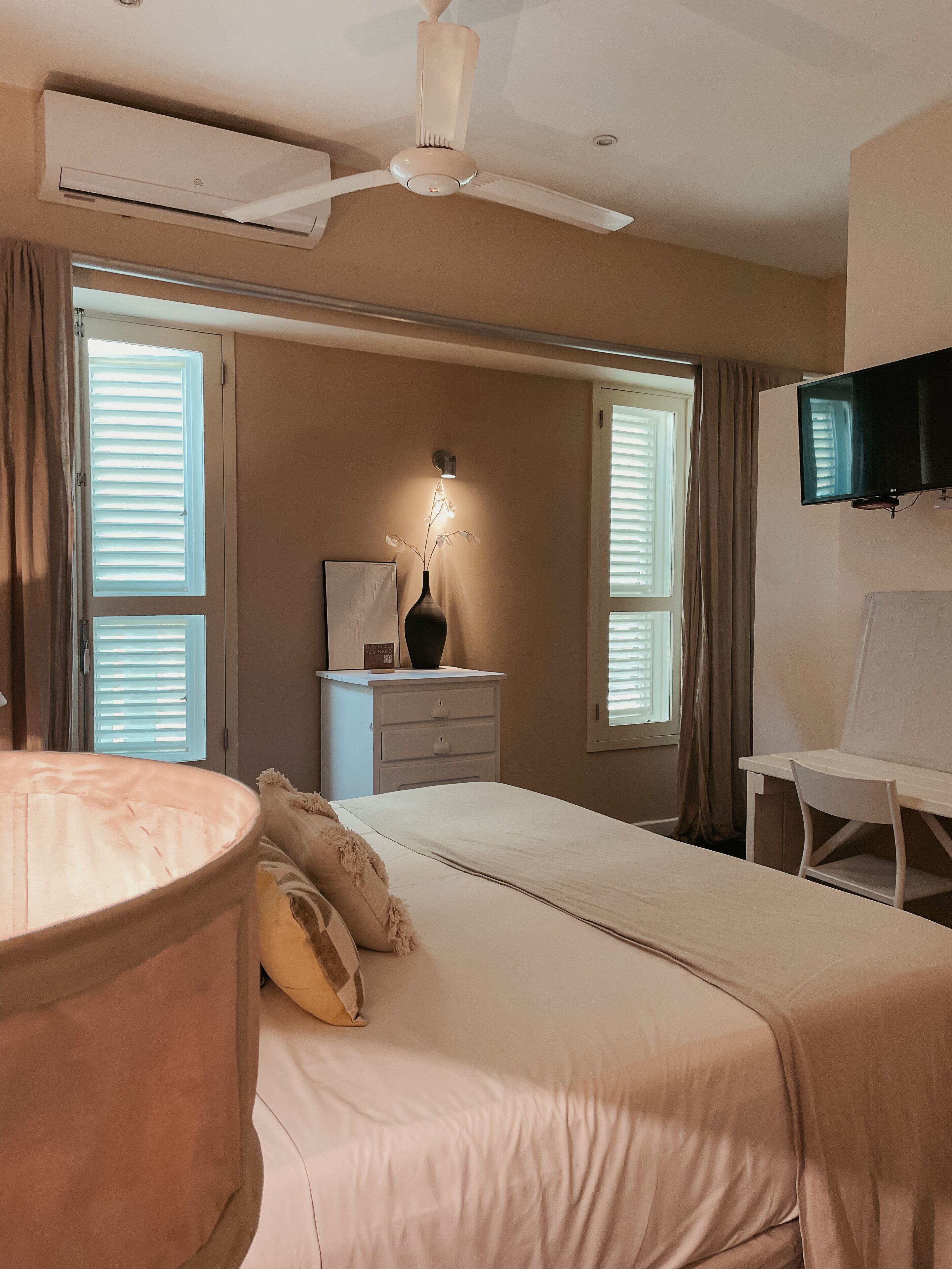 comfort room | premium bedding, minibar, in-room safe, individually decorated