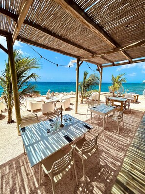 Frühstück, Mittagessen, Abendessen, Fusionsküche, Blick aufs Meer