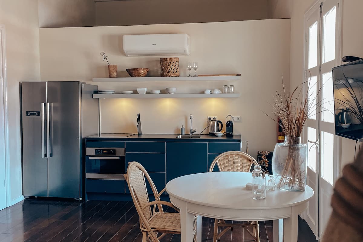 comfort apartment, 1 bedroom, city view | private kitchen | mini-fridge, espresso maker, high chair