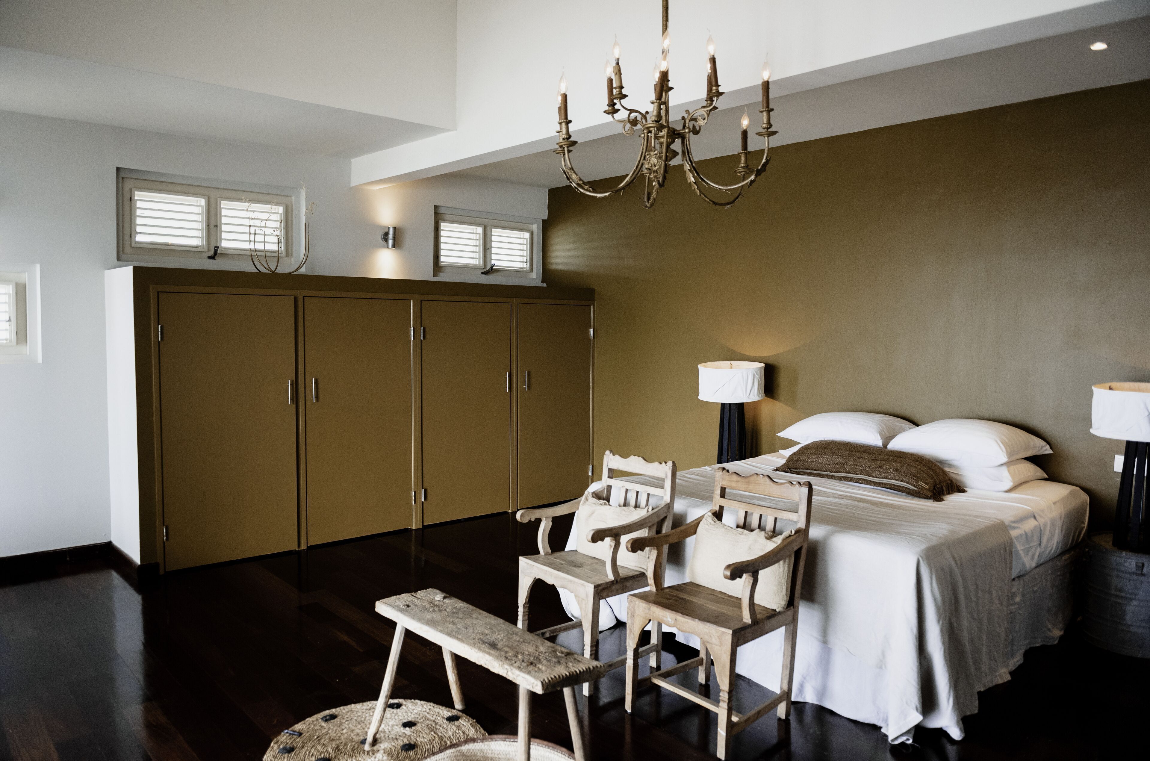 Ropa de cama de alta calidad y minibar 