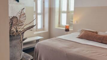 Apartment, 2 Bedrooms, Ocean View | Premium bedding, minibar, in-room safe, individually decorated