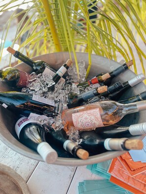 Breakfast, lunch and dinner served  - BijBlauw Hotel (Willemstad)
